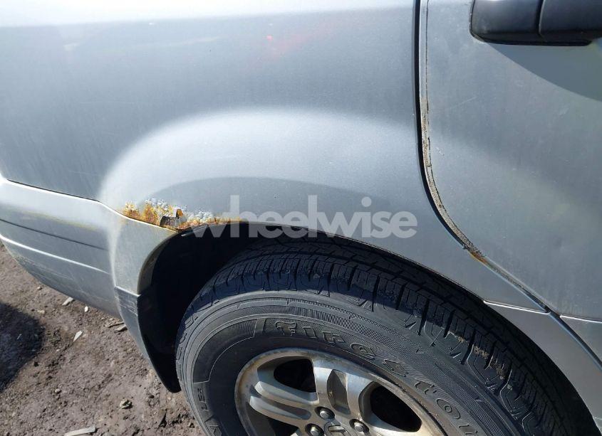 Photo 12 of 2005 Honda Pilot EX (VIN 5FNYF18405B052459)