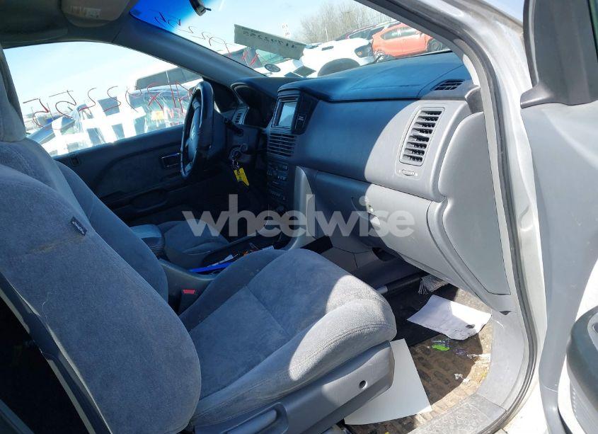 Photo 5 of 2005 Honda Pilot EX (VIN 5FNYF18405B052459)