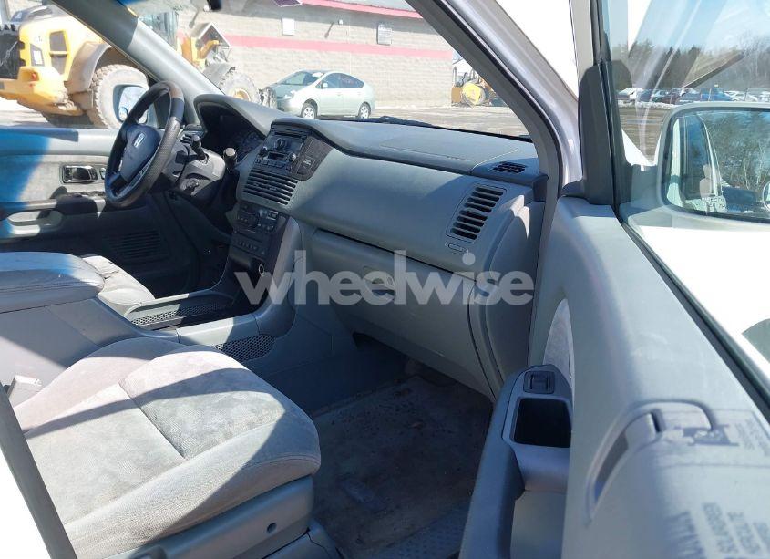 Photo 5 of 2005 Honda Pilot EX (VIN 5FNYF18405B062067)