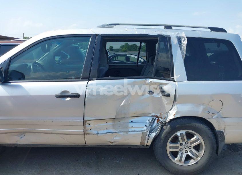 Photo 14 of 2005 Honda Pilot EX (VIN 5FNYF18415B003335)