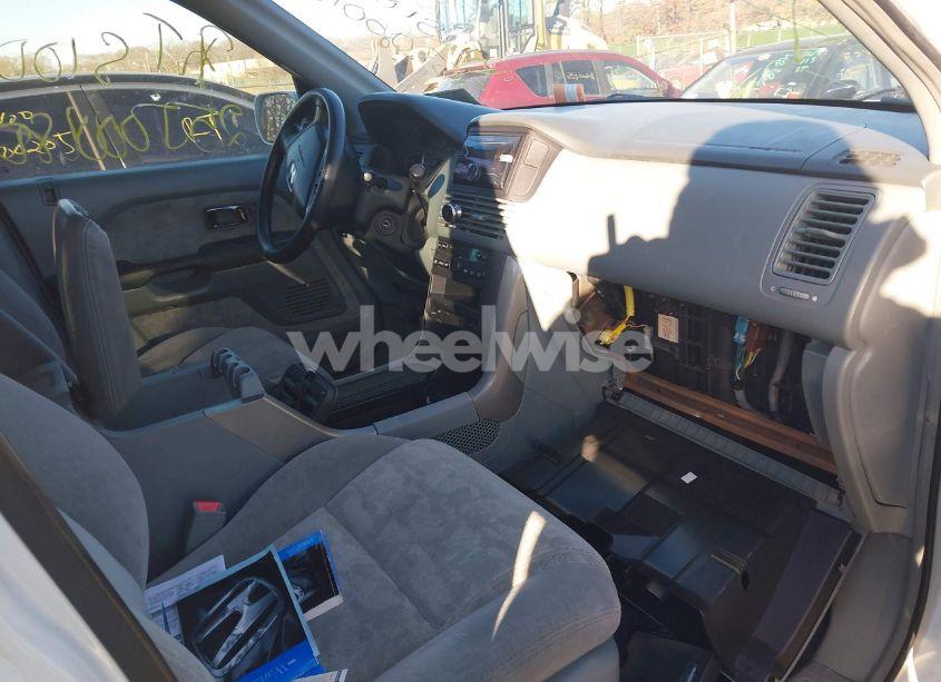 Photo 5 of 2004 Honda Pilot EX (VIN 5FNYF18434B001133)