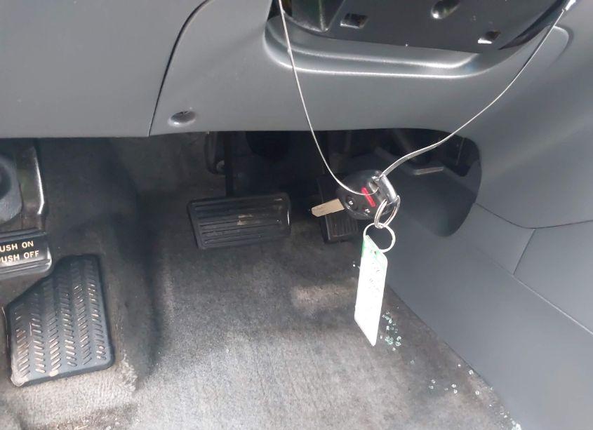 Photo 11 of 2005 Honda Pilot EX (VIN 5FNYF18435B029497)