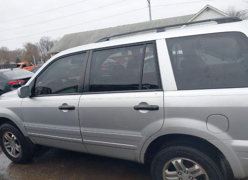 Photo 14 of 2005 Honda Pilot EX (VIN 5FNYF18435B029497)