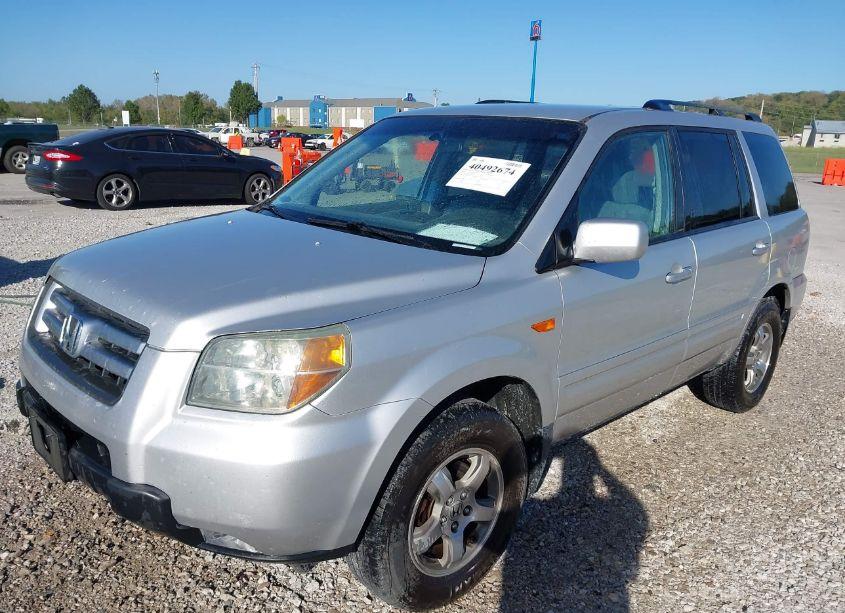 Photo 2 of 2006 Honda Pilot EX (VIN 5FNYF18436B010692)