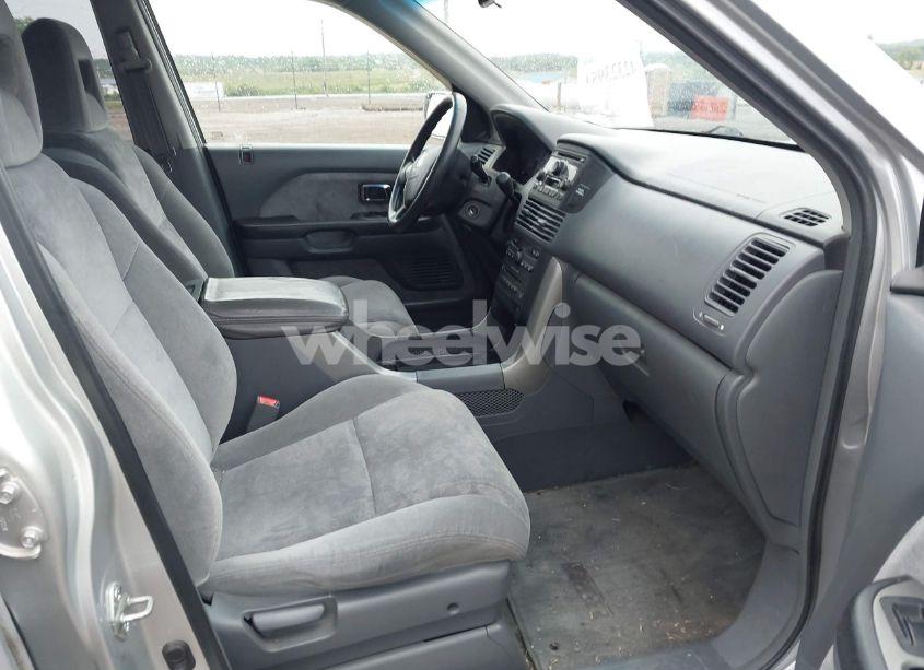 Photo 5 of 2005 Honda Pilot EX (VIN 5FNYF18445B005046)