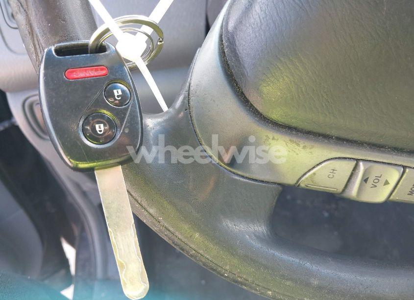 Photo 11 of 2005 Honda Pilot EX (VIN 5FNYF18445B052092)