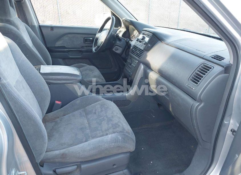 Photo 5 of 2005 Honda Pilot EX (VIN 5FNYF18445B065795)