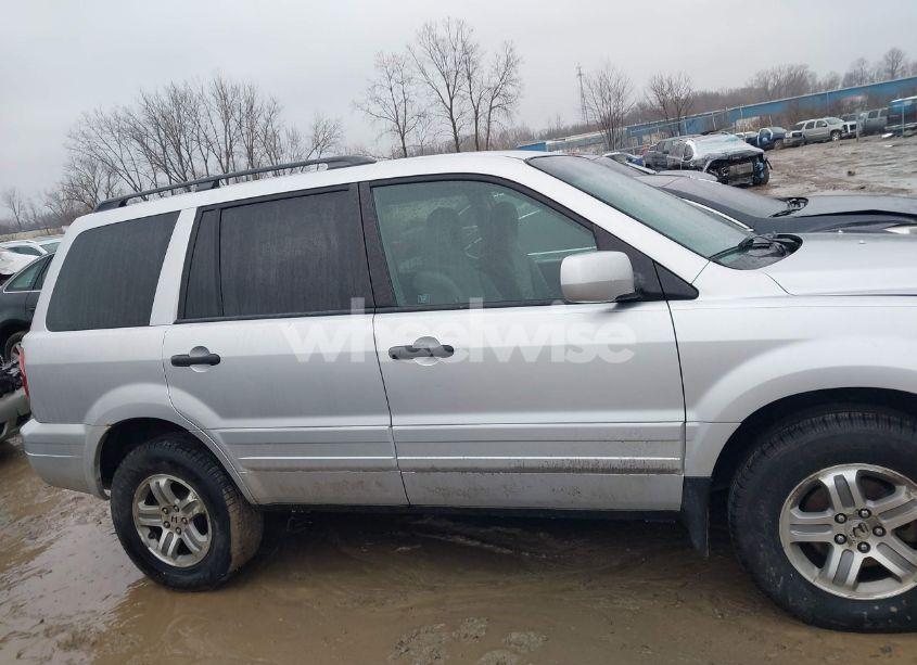 Photo 12 of 2005 Honda Pilot EX (VIN 5FNYF18455B055356)