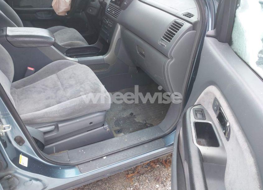 Photo 5 of 2005 Honda Pilot EX (VIN 5FNYF18465B045614)