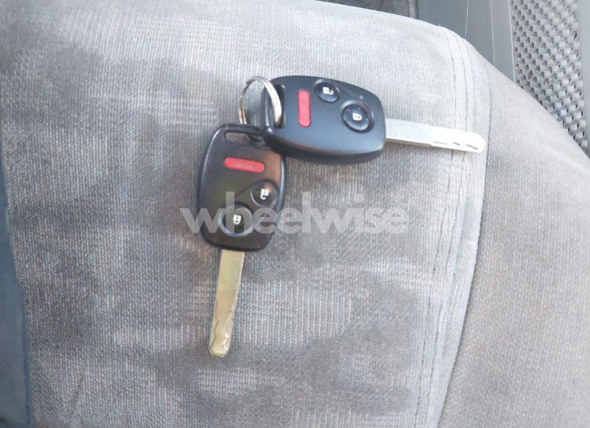 Photo 11 of 2005 Honda Pilot EX (VIN 5FNYF18485B010461)