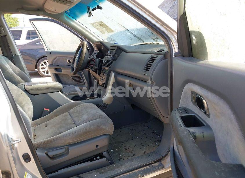 Photo 5 of 2005 Honda Pilot EX (VIN 5FNYF18485B038504)