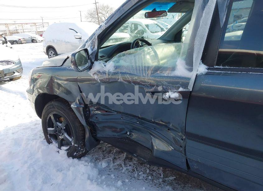 Photo 6 of 2004 Honda Pilot EX (VIN 5FNYF18494B009639)