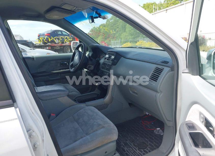 Photo 5 of 2005 Honda Pilot EX (VIN 5FNYF184X5B052047)