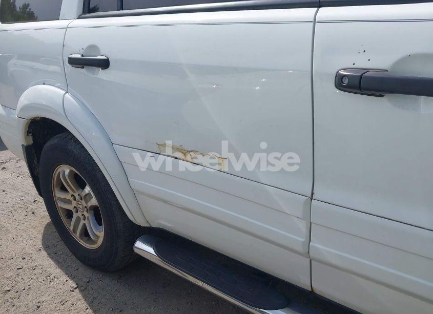 Photo 6 of 2005 Honda Pilot EX (VIN 5FNYF184X5B052047)