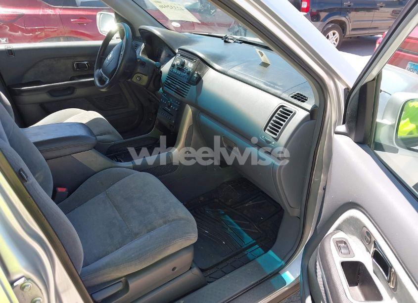 Photo 5 of 2005 Honda Pilot EX (VIN 5FNYF184X5B061766)