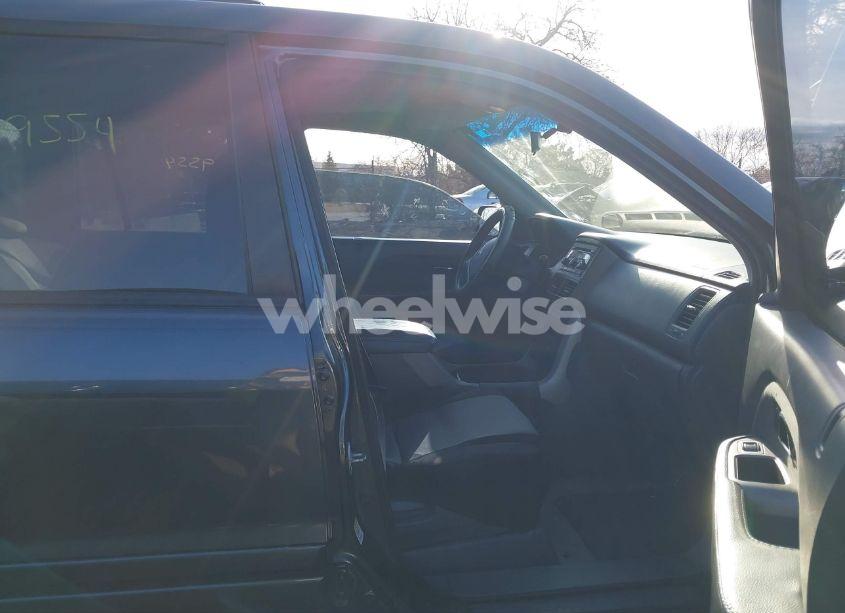 Photo 5 of 2006 Honda Pilot EX (VIN 5FNYF184X6B000600)