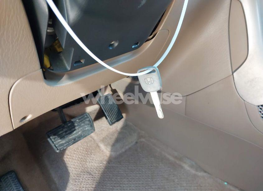 Photo 11 of 2005 Honda Pilot EX-L (VIN 5FNYF18505B011256)