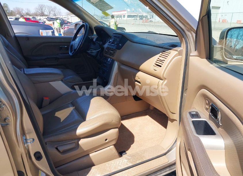 Photo 5 of 2005 Honda Pilot EX-L (VIN 5FNYF18505B011256)