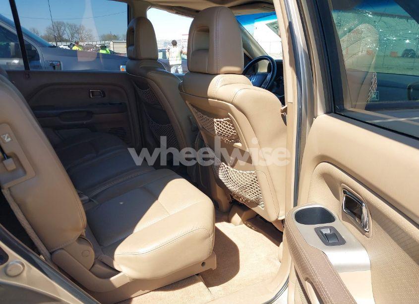 Photo 8 of 2005 Honda Pilot EX-L (VIN 5FNYF18505B011256)