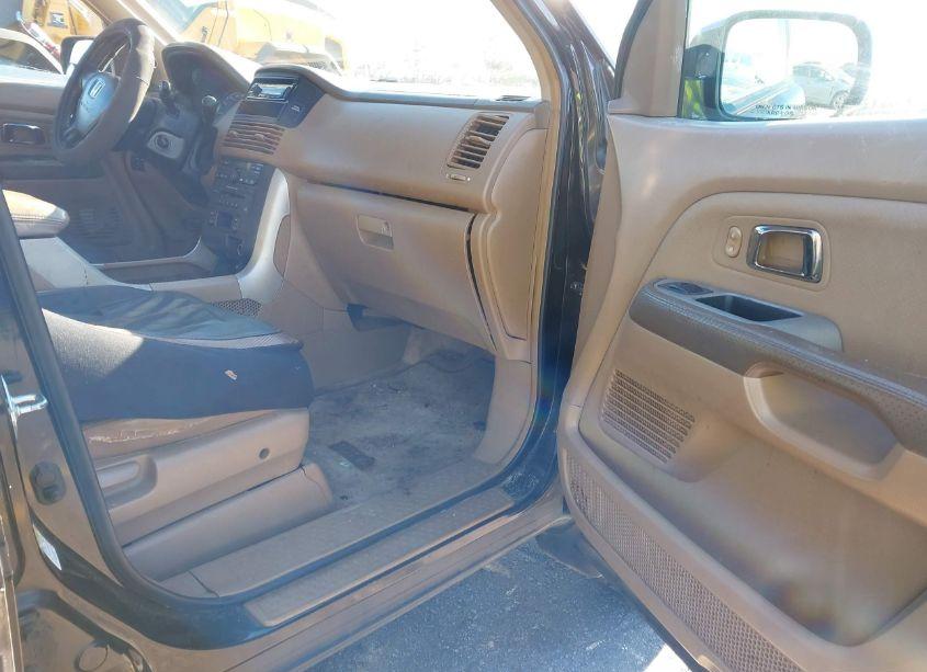 Photo 5 of 2005 Honda Pilot EX-L (VIN 5FNYF18515B064127)