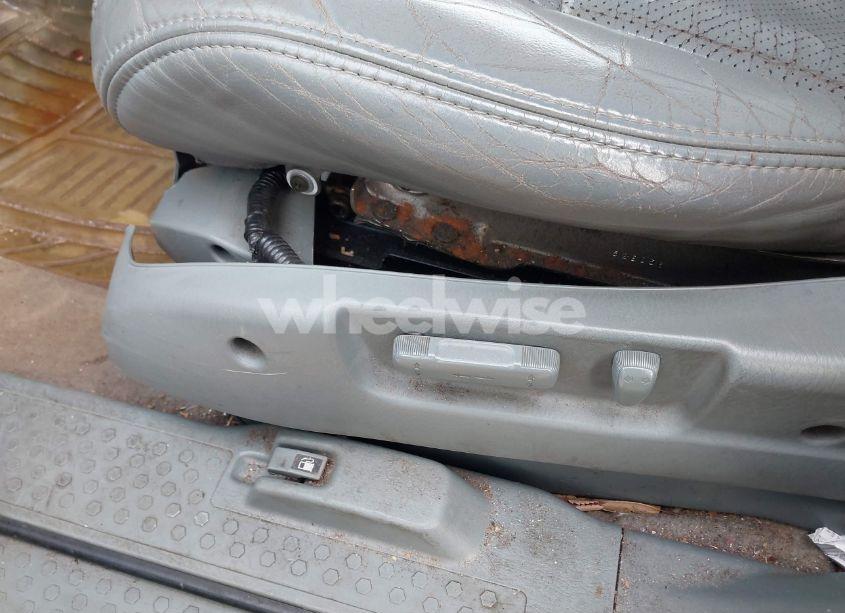 Photo 13 of 2005 Honda Pilot EX-L (VIN 5FNYF18525B004597)