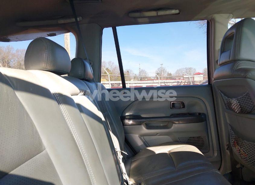 Photo 8 of 2005 Honda Pilot EX-L (VIN 5FNYF18525B004597)