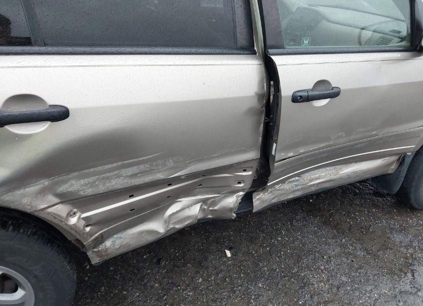 Photo 6 of 2005 Honda Pilot EX-L (VIN 5FNYF18525B005314)