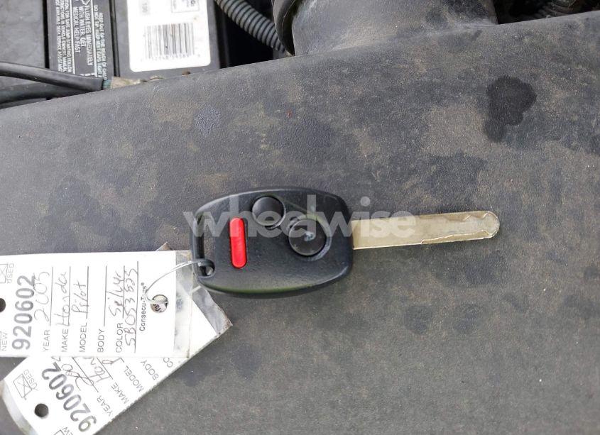 Photo 11 of 2005 Honda Pilot EX-L (VIN 5FNYF18535B053825)