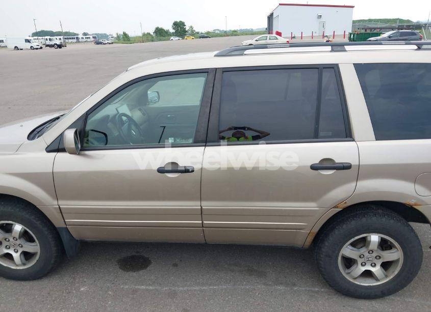 Photo 14 of 2005 Honda Pilot EX-L (VIN 5FNYF18535B053825)