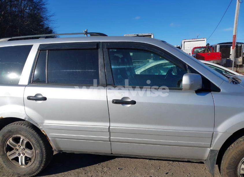 Photo 13 of 2005 Honda Pilot EX-L (VIN 5FNYF18535B058815)