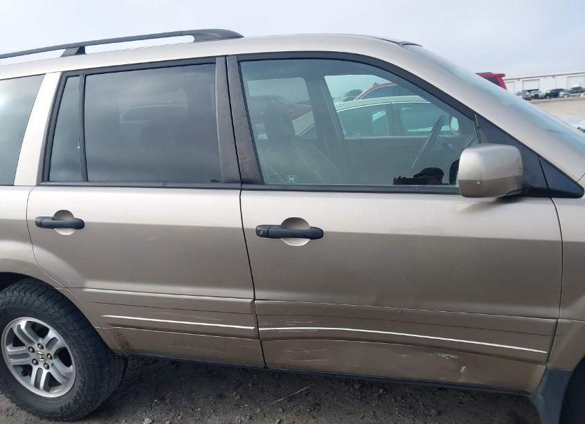 Photo 13 of 2005 Honda Pilot EX-L (VIN 5FNYF18535B059799)