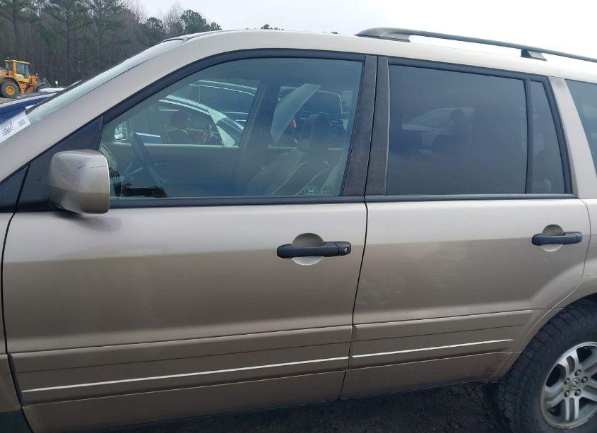 Photo 14 of 2005 Honda Pilot EX-L (VIN 5FNYF18535B059799)