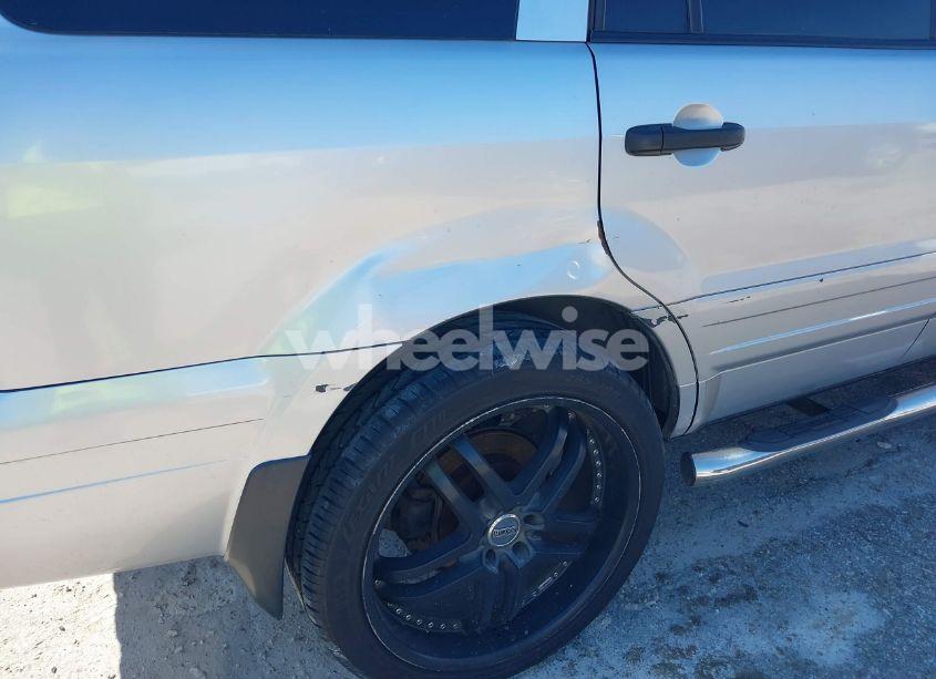 Photo 12 of 2005 Honda Pilot EX-L (VIN 5FNYF18535B063853)