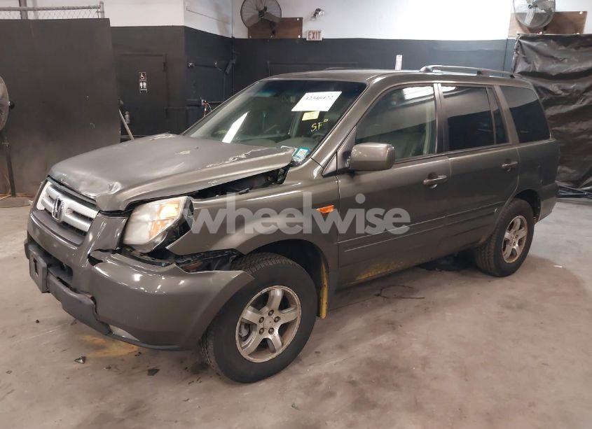 Photo 2 of 2006 Honda Pilot EX-L (VIN 5FNYF18536B023550)