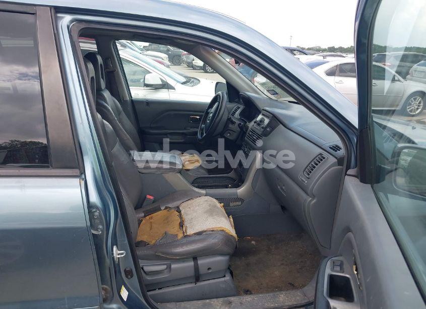 Photo 5 of 2005 Honda Pilot EX-L (VIN 5FNYF18545B035625)