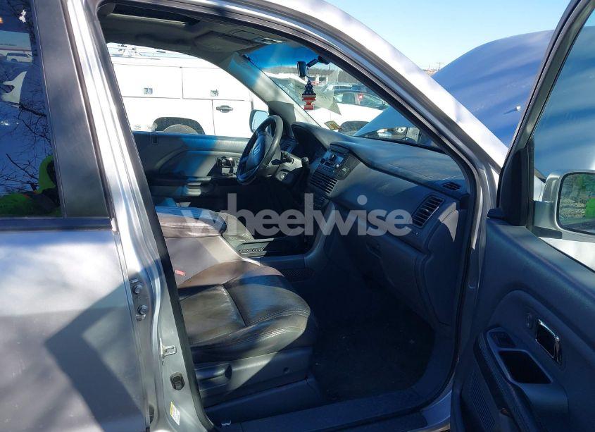 Photo 5 of 2005 Honda Pilot EX-L (VIN 5FNYF18555B049422)