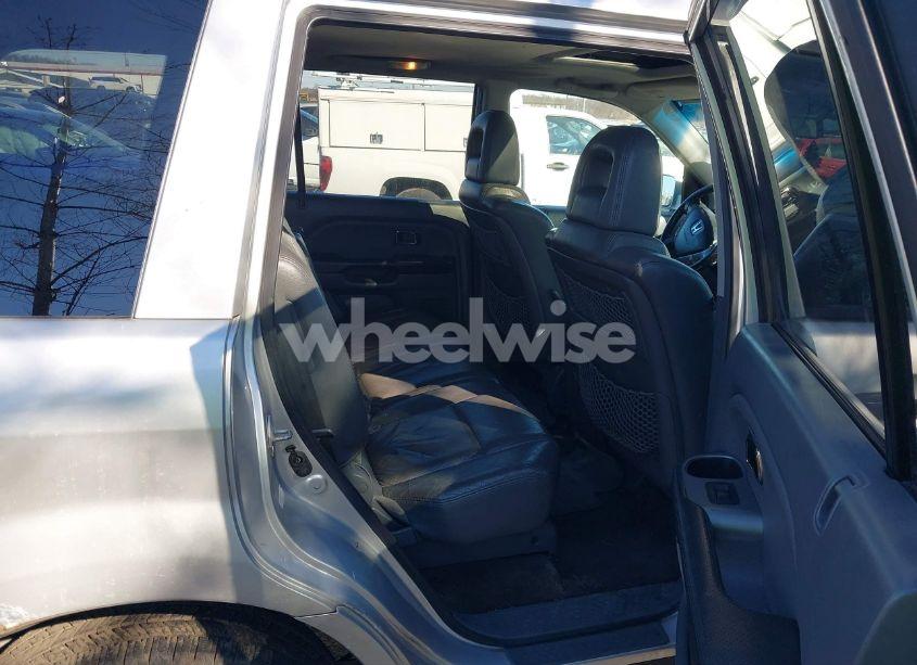 Photo 8 of 2005 Honda Pilot EX-L (VIN 5FNYF18555B049422)