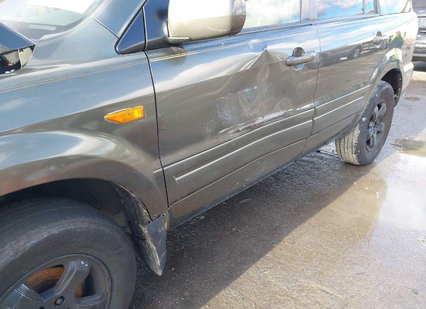 Photo 6 of 2006 Honda Pilot EX-L (VIN 5FNYF18566B029522)