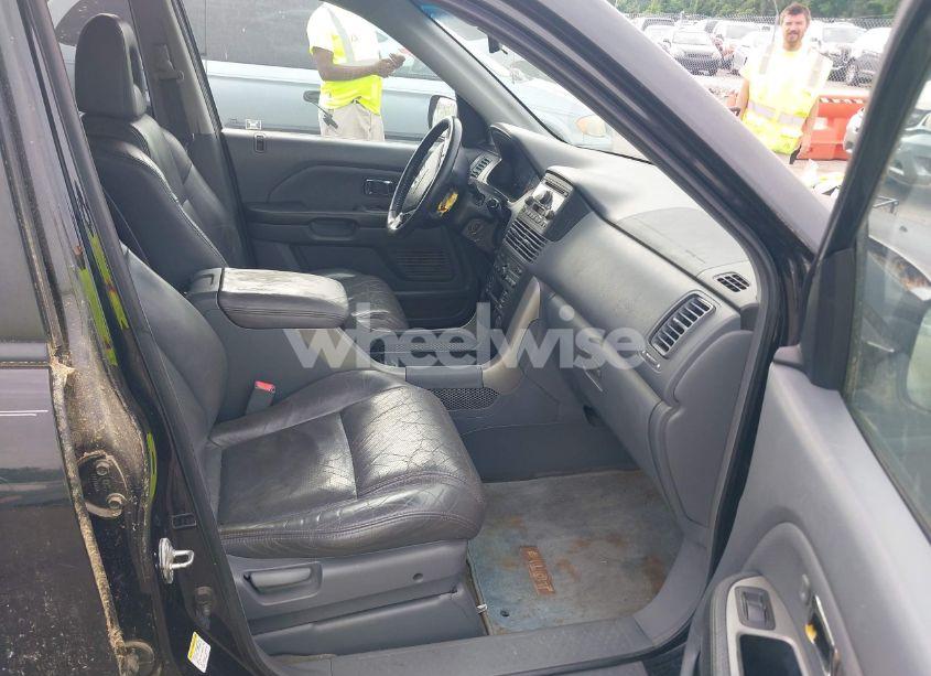 Photo 5 of 2004 Honda Pilot EX-L (VIN 5FNYF18574B008241)