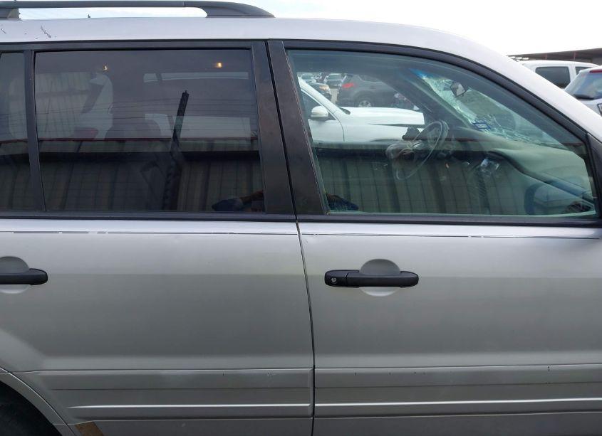 Photo 14 of 2005 Honda Pilot EX-L (VIN 5FNYF18575B009679)