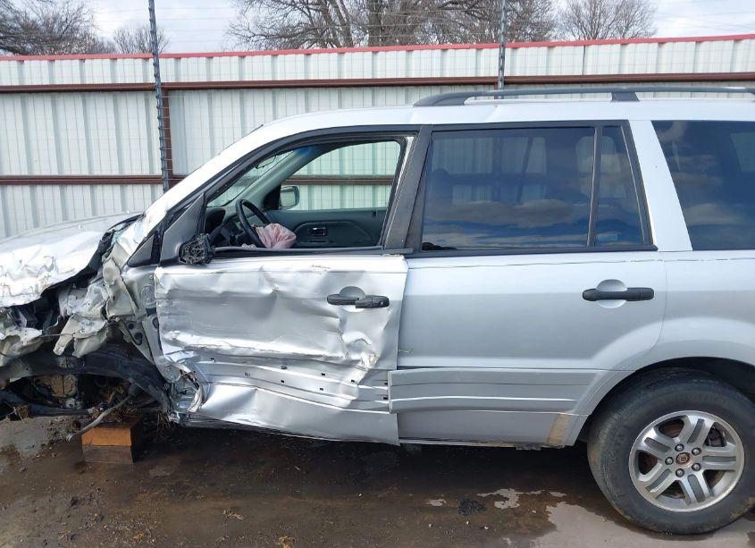 Photo 15 of 2005 Honda Pilot EX-L (VIN 5FNYF18575B009679)