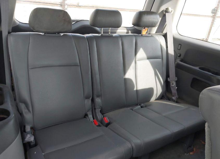 Photo 18 of 2005 Honda Pilot EX-L (VIN 5FNYF18575B009679)