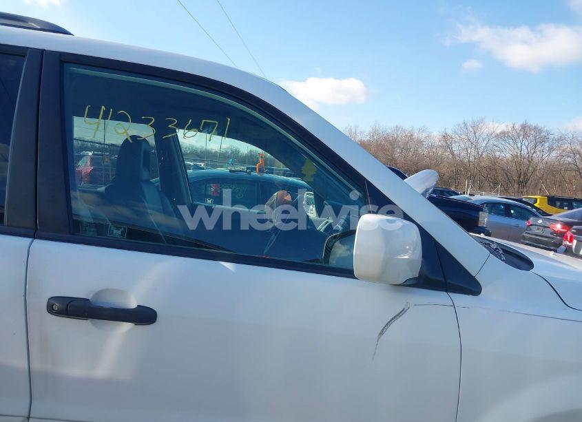 Photo 13 of 2005 Honda Pilot EX-L (VIN 5FNYF18575B043377)