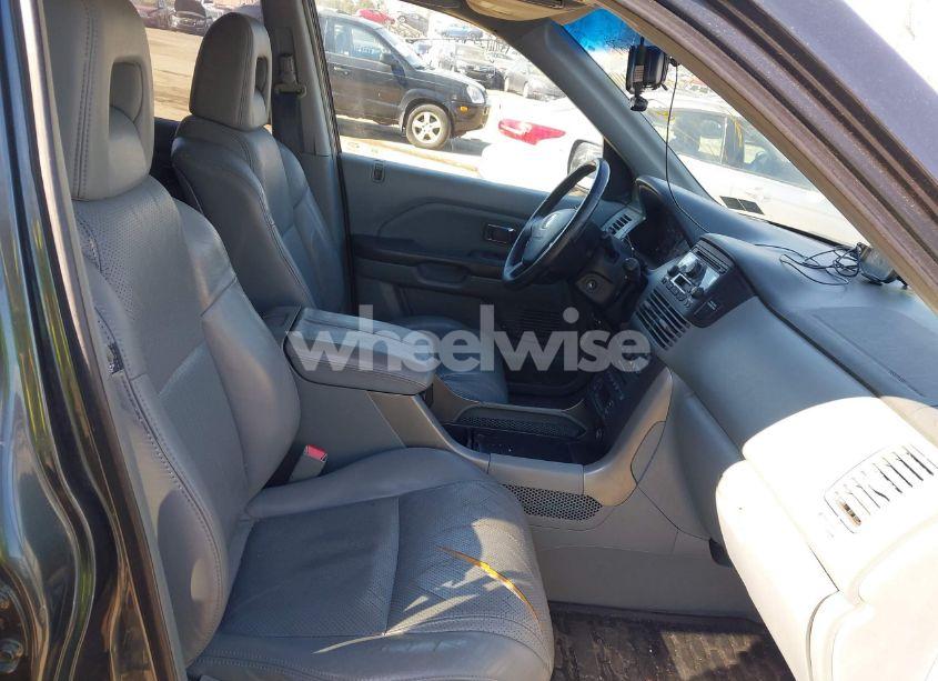 Photo 5 of 2005 Honda Pilot EX-L (VIN 5FNYF18585B002529)