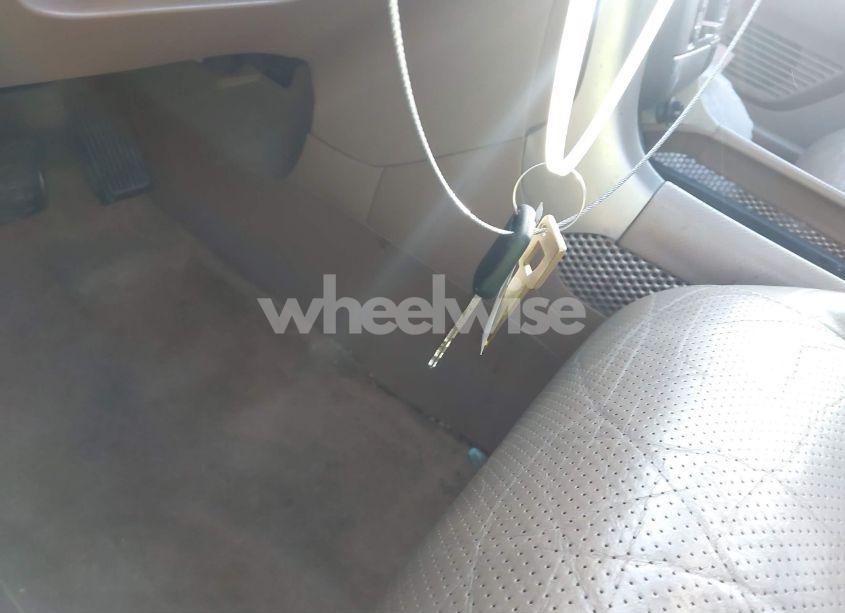 Photo 11 of 2005 Honda Pilot EX-L (VIN 5FNYF18585B012638)