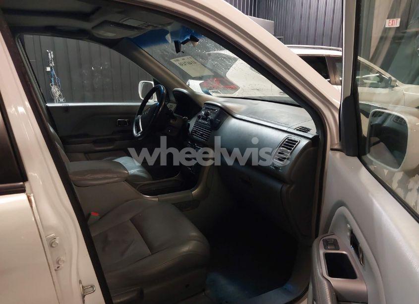 Photo 5 of 2005 Honda Pilot EX-L (VIN 5FNYF18585B057899)