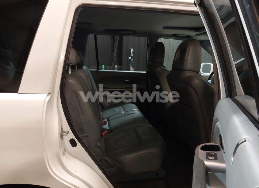 Photo 8 of 2005 Honda Pilot EX-L (VIN 5FNYF18585B057899)