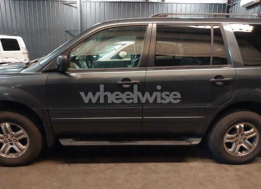 Photo 14 of 2005 Honda Pilot EX-L (VIN 5FNYF18595B045499)