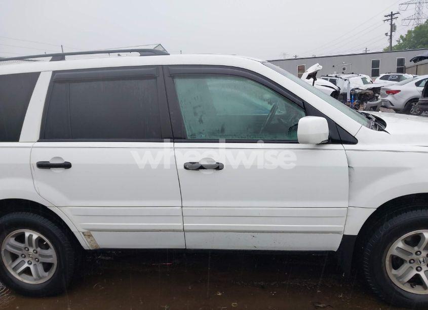 Photo 13 of 2005 Honda Pilot EX-L (VIN 5FNYF18595B052324)