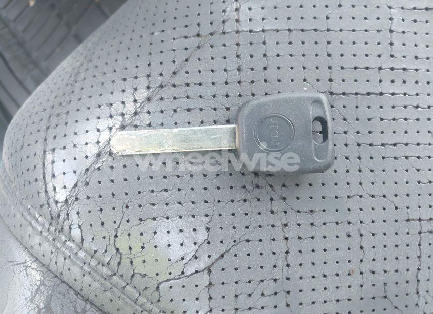 Photo 11 of 2005 Honda Pilot EX-L (VIN 5FNYF185X5B007358)